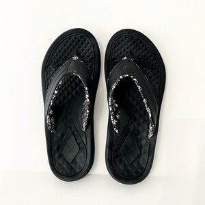 Denver Hayes Black Flip Flops with Floral Detail, Size 7